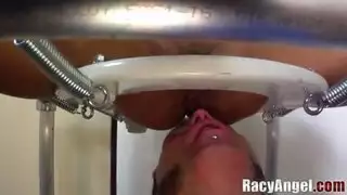 أميرة المؤخرة الناعمة تجعل الرجل الغني يقذف بحركاتها الجنسية الشقية