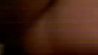 أم ساخنة وابنها في فيلم إباحي صريح: تدريب على الجنس الفموي والاختراق العميق