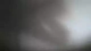 إيلا ميلانو تستمتع بمص قضيب قوي بعمق