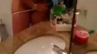 تمطيط وملء فتحة شرج سابرينا فاكشيك بينما هي تصرخ