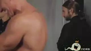 مراهقة عذراء تُكسر – نيك عنيف وقاسي