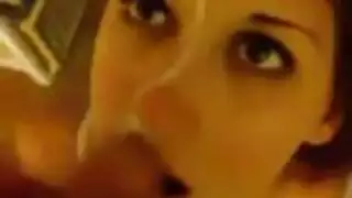 فتاة عربية كلاسيكية تبتلع المني منظور مص القضيب