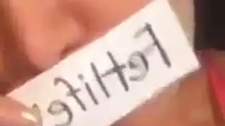 هي لا تستطيع القراءة لكنها تحب الجنس الشرجي العنيف