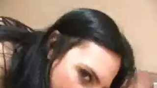 طيز مدهونة تُطعم كس ضيق قبل انفجار السائل المنوي الساخن