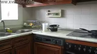 زوجة الديوث العربية الساخنة تأخذ قضيبًا ألمانيًا