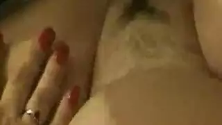 نينا إيل المثيرة تطالب بجنس خشن طوال الليل