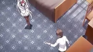 مراهقة تبلل سروالها الأبيض وهي تشاهد شعرًا جنسيًا مثيرًا