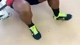 في كل مرة يكون خارج المدينة، تُمارس الجنس مع ميا مثل عاهرة