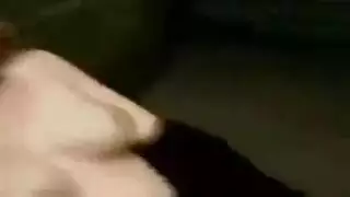 جنس قوي في الخارج: سمراء تُضاجع بعمق وترتجف من النشوة