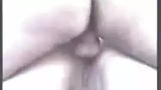 جنس صريح في العراء: جزائري ينيك طالبة مع امرأتين