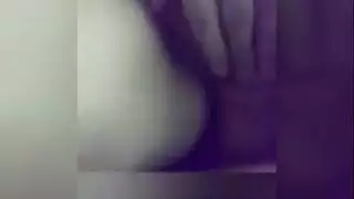 محجبة يائعة تخلع ملابسها لركوب قوي